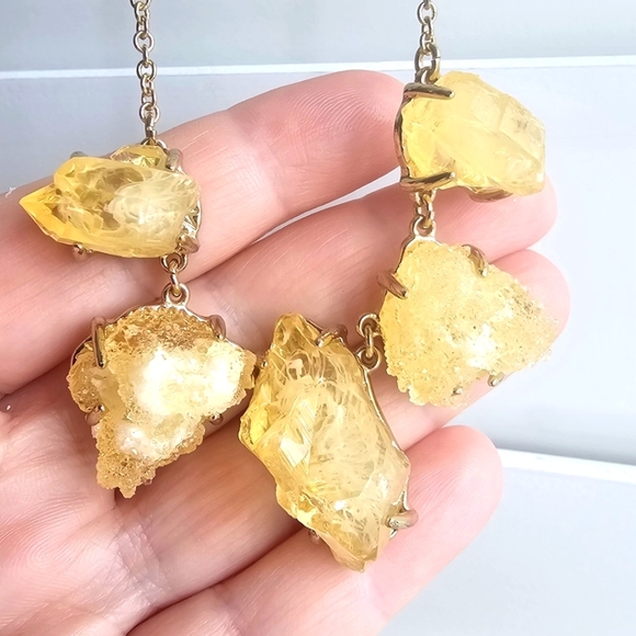 Short Necklace Jewelry 5 Crystals Acrylic Yellow Golden - Picture 1 of 2